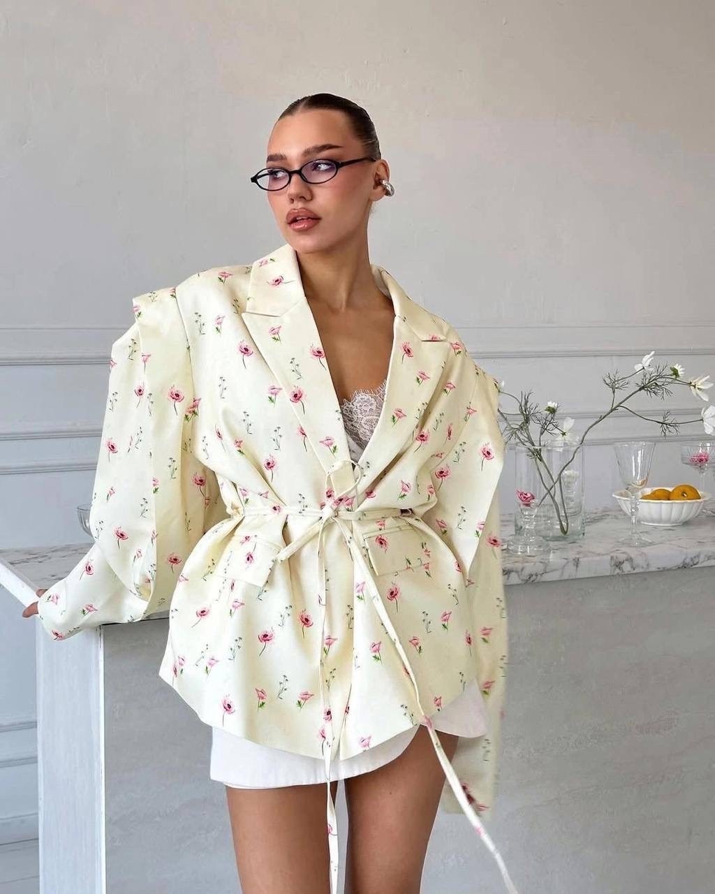 пиджак оверсайз цветочный принт,пиджак с цветочным принтом,пиджак оверсайз трендовый с объемными рукавами,пиджак оверсайз с цветочным принтом leroy style,жакет с цветочным принтом