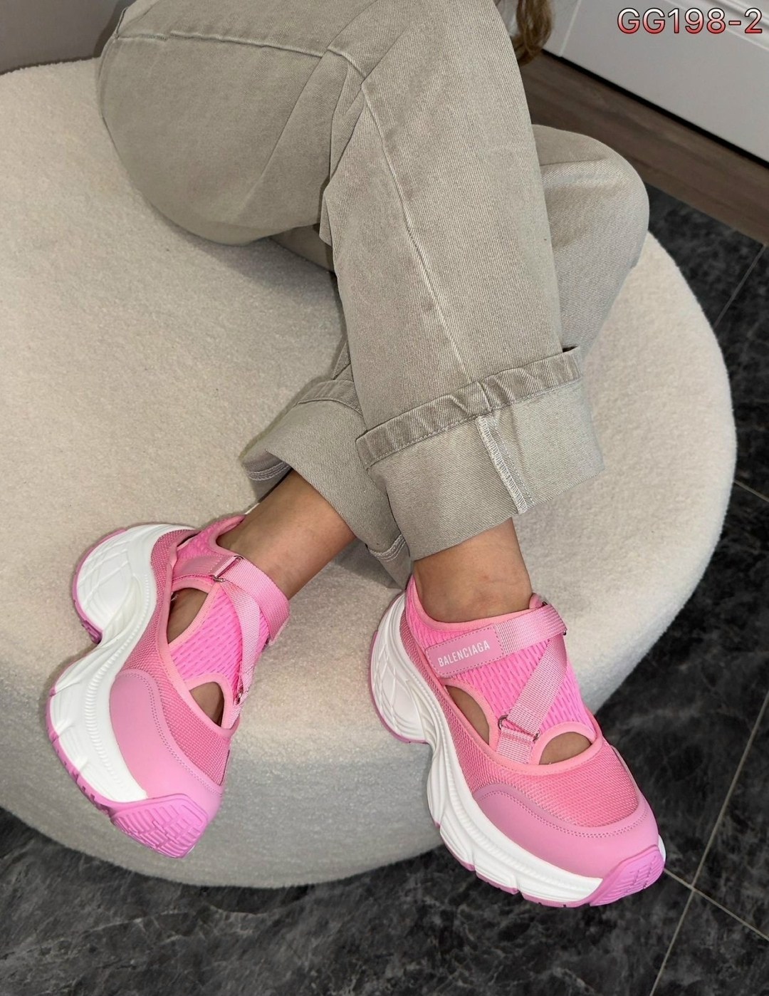 ,кроссовки женские,женские модные кроссовки,повседневные кроссовки,спортивная