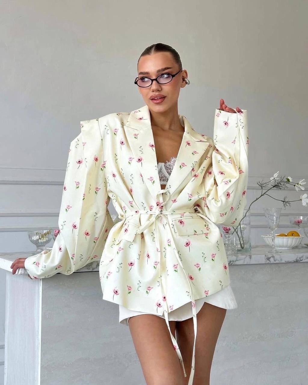 пиджак оверсайз цветочный принт,пиджак с цветочным принтом,пиджак оверсайз трендовый с объемными рукавами,пиджак оверсайз с цветочным принтом leroy style,жакет с цветочным принтом