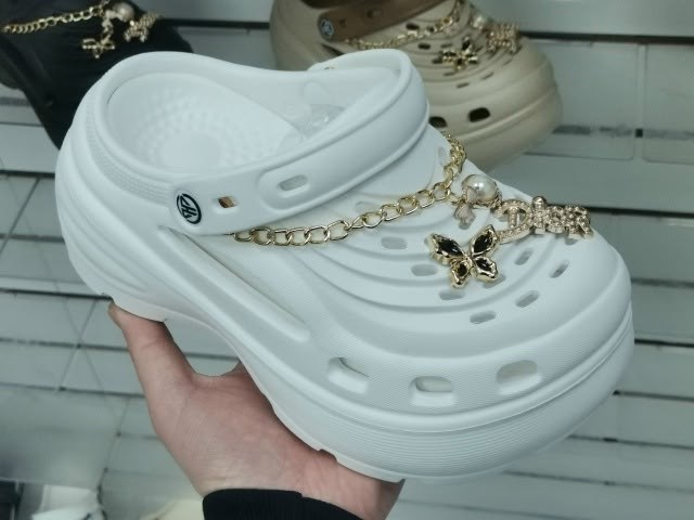 ,кроксы с твердой подошвой,женские кроксы,кроксы модные, и аксессуары