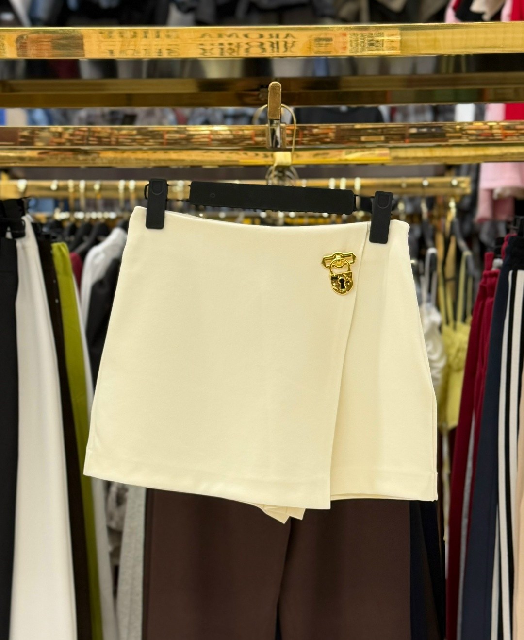 модные сапоги,высокие сапоги,коричневые сапоги,сапоги,трикотажный джемпер