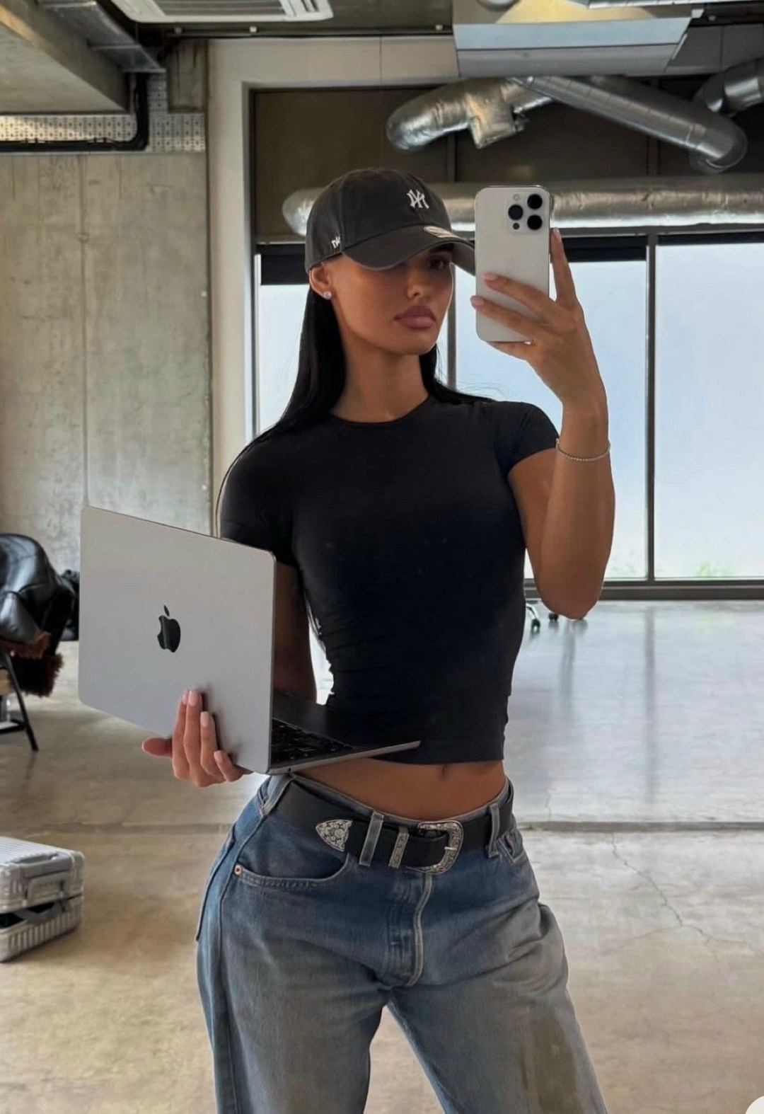 футболка женская,красная футболка женская,мода стиль,футболка базовая женская,базовая футболка