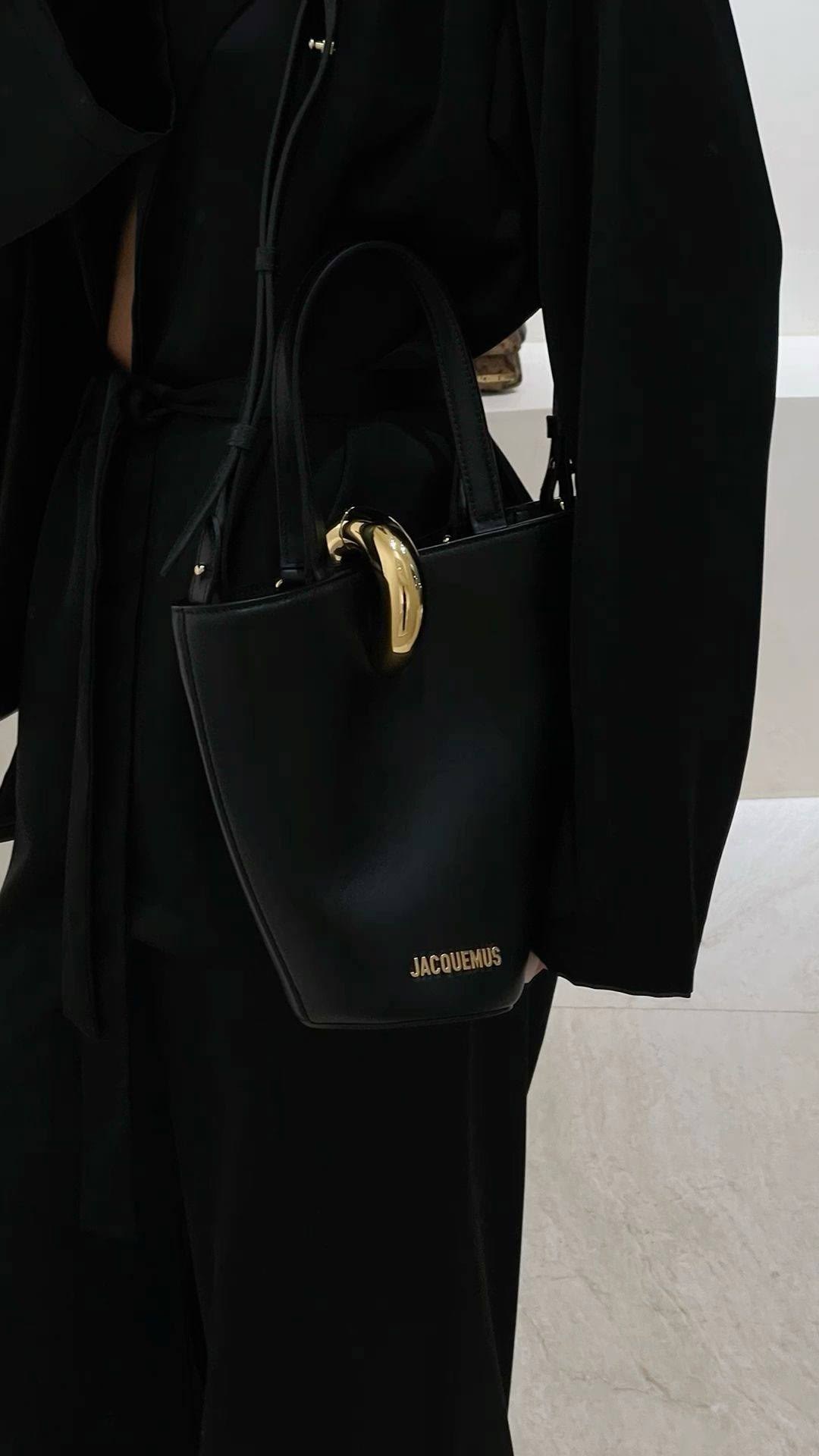 кожаная сумка-тоут jacquemus le petit bambola черный,сумка тоут,сумка jacquemus,сумка ведро,сумка