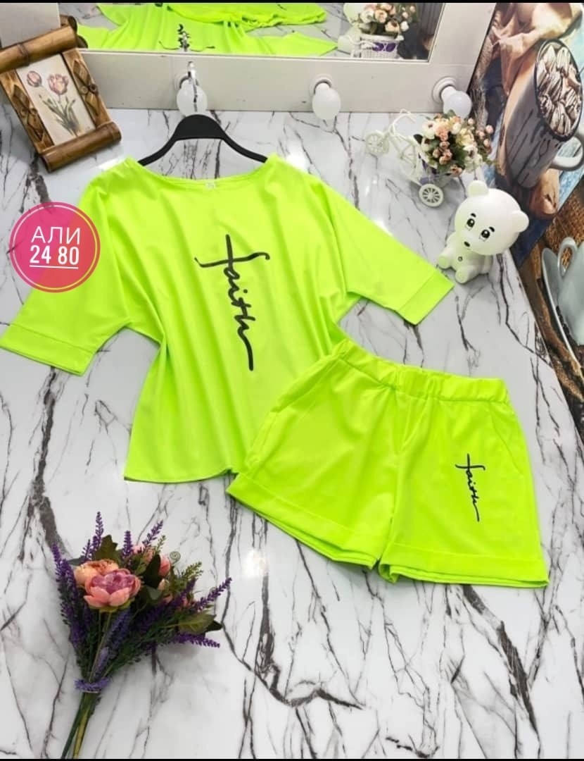 салатовый костюм с шортами,женский спортивный костюм с шортами,костюм с шортами и кофтой,спортивные костюм с шортами,спортивные костюмы женские