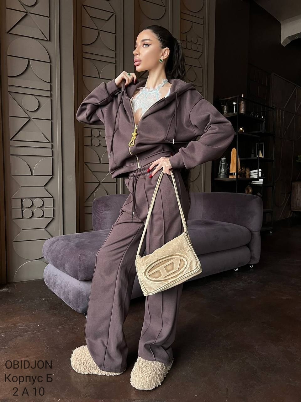 женский красный костюм miu miu,стильный костюм,женский костюм,костюм спортивный женский,красный женский костюм