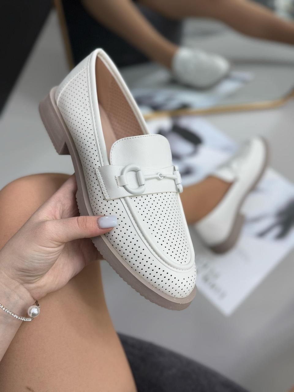 ,лоферы с перфорацией,женские лоферы,мокасины женские,лоферы белые