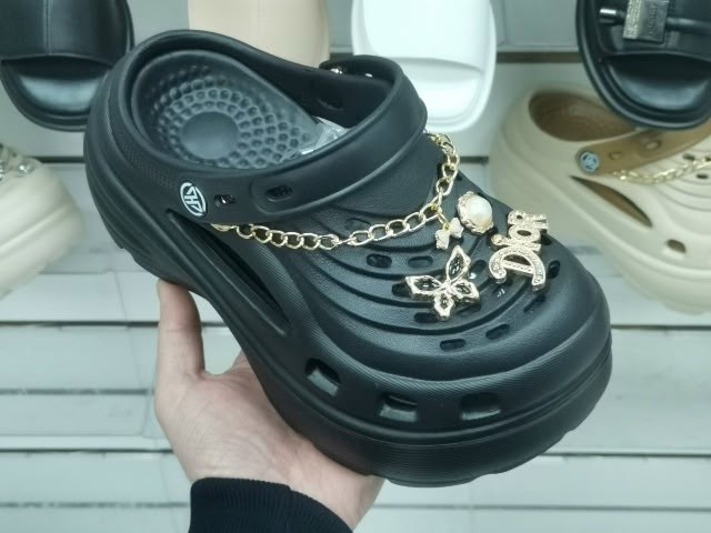 ,кроксы с твердой подошвой,женские кроксы,кроксы модные, и аксессуары