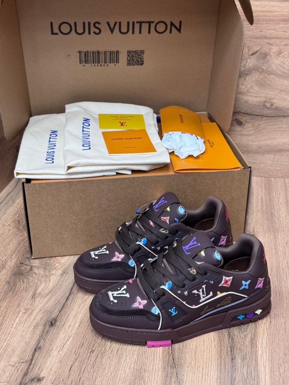 луи виттон трейнер кроссовки,луи виттон кроссовки голубые,мужские кроссовки louis vuitton,луи виттон кроссовки,кроссовки луи виттон trainer мужские