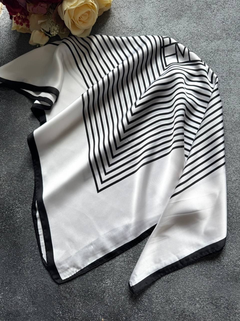 летние образы 2025 женские модные луки,модные образы лето 2025,стильные образы лето 2025,модные летние образы 2025,брюки палаццо