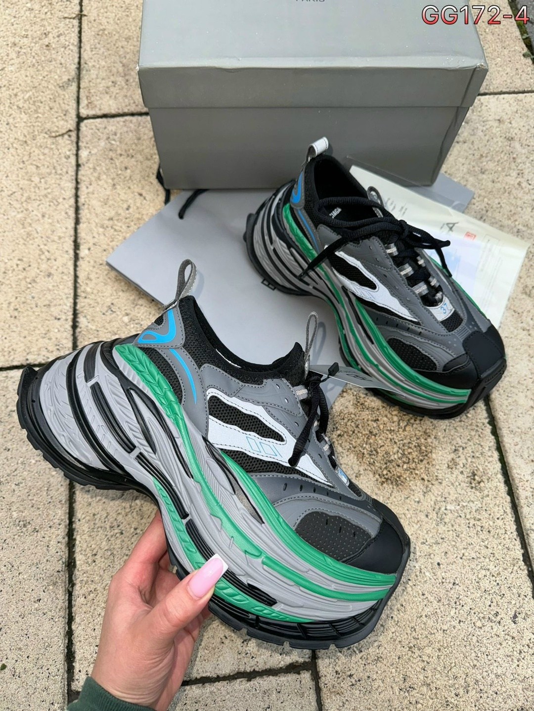 balenciaga кроссовки,женские массивные кроссовки реплика известного бренда баленсиага,кроссовки женские balenciaga,женские кроссовки balenciaga 3xl серебристые с розовым,женские кроссовки balenciaga 3