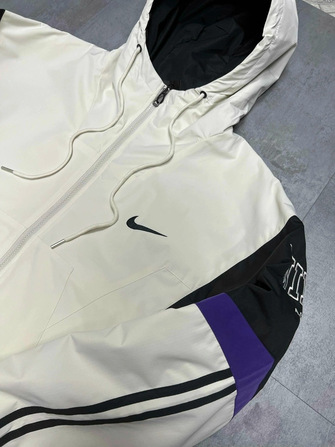 ветровка nike,легкая куртка,куртка спортивная,мужская куртка nike,куртка