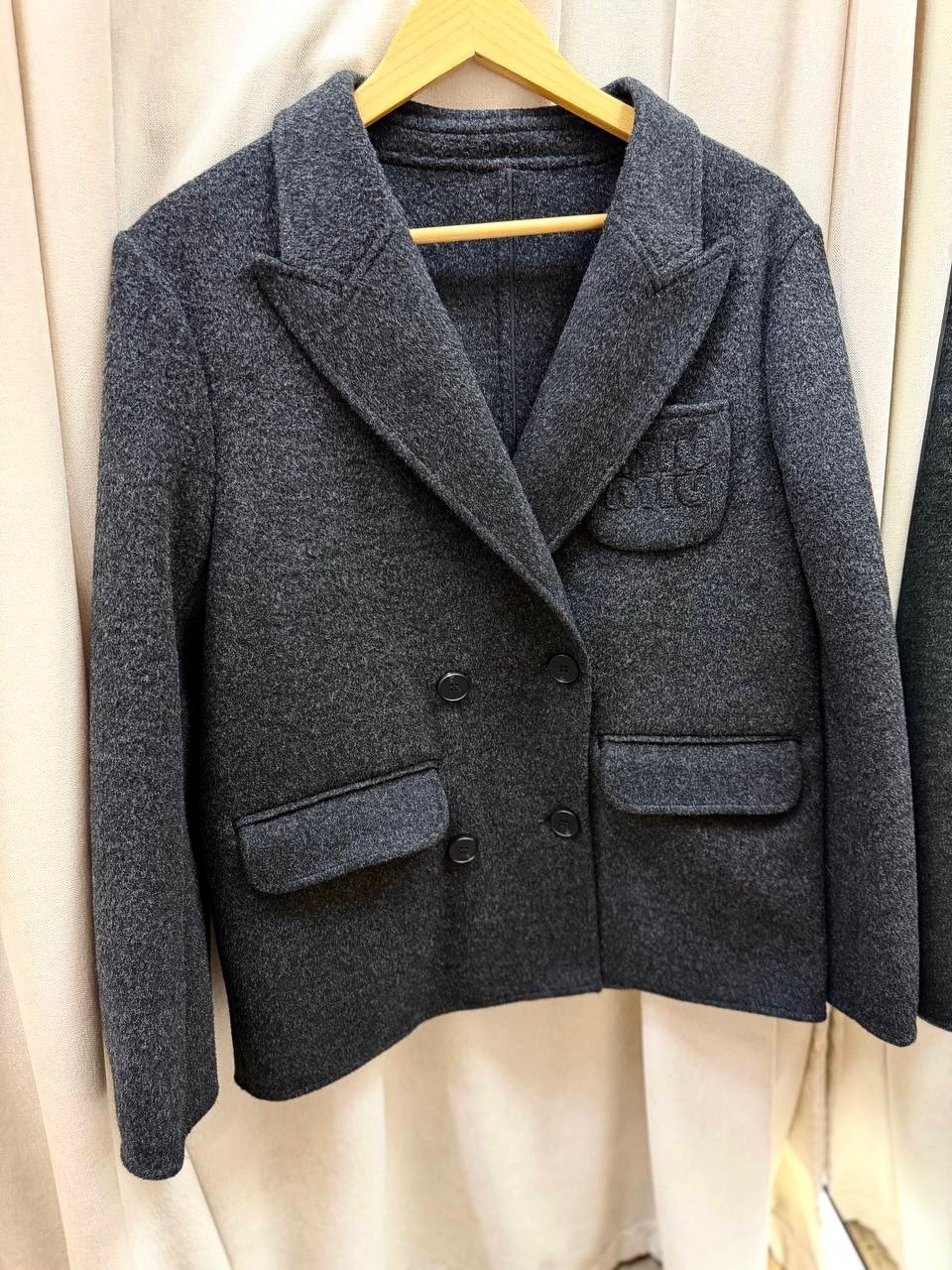 пальто модное,шерстяное пальто,полупальто,пальто женское шерстяное,темно-серое пальто-пиджак с утепленным жилетом
