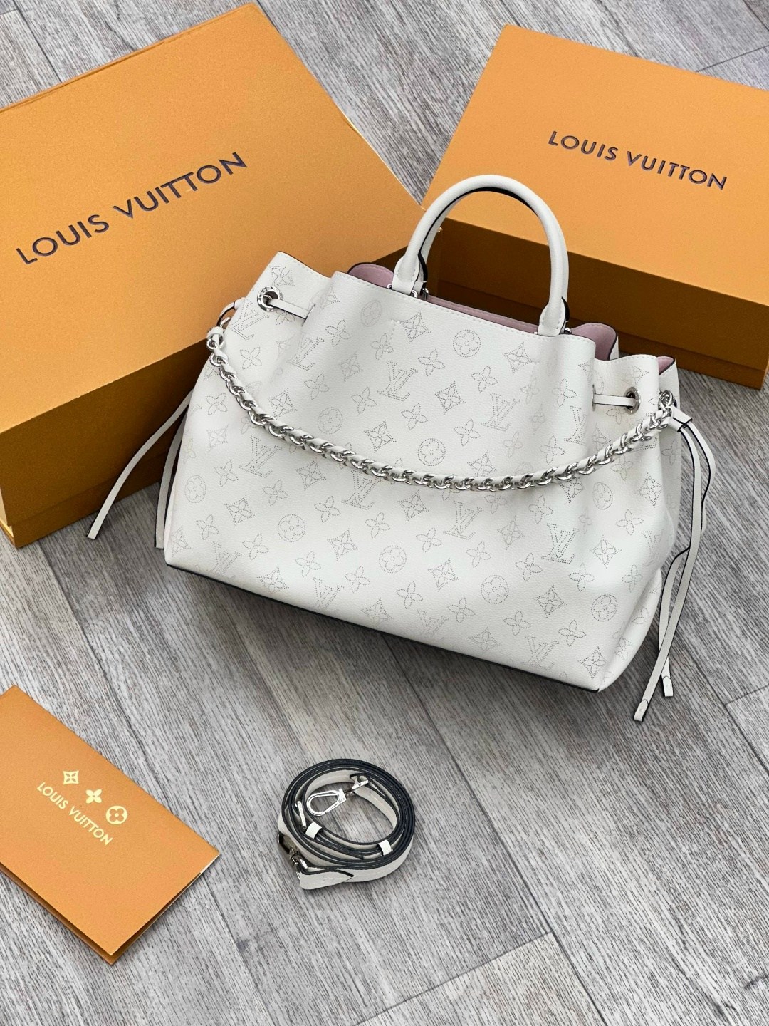 louis vuitton женская сумка,louis vuitton сумка,louis vuitton сумка на плечо,женская сумка louis vuitton белая,сумка louis vuitton bella tote