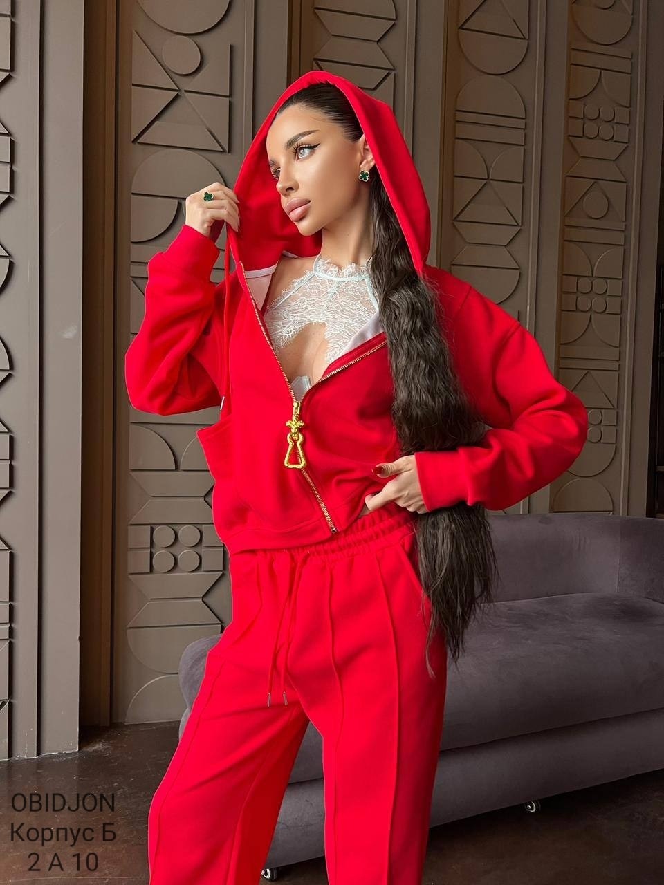 женский красный костюм miu miu,стильный костюм,женский костюм,костюм спортивный женский,красный женский костюм