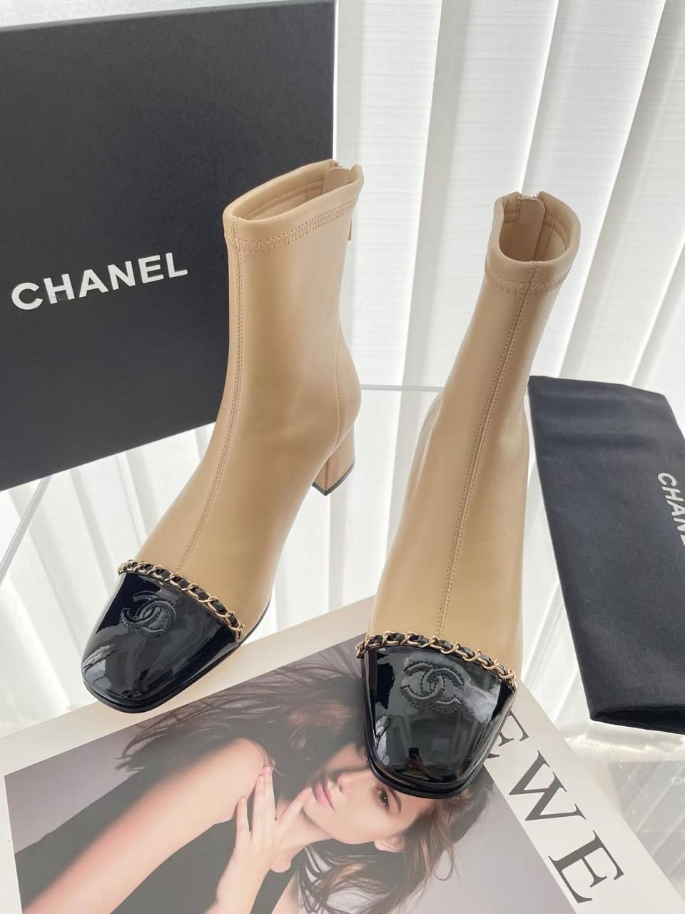 ботильоны chanel,кожаные ботильоны chanel с логотипом,женские кожаные белые ботильоны chanel,ботильоны женские chanel,кожаные ботильоны chanel