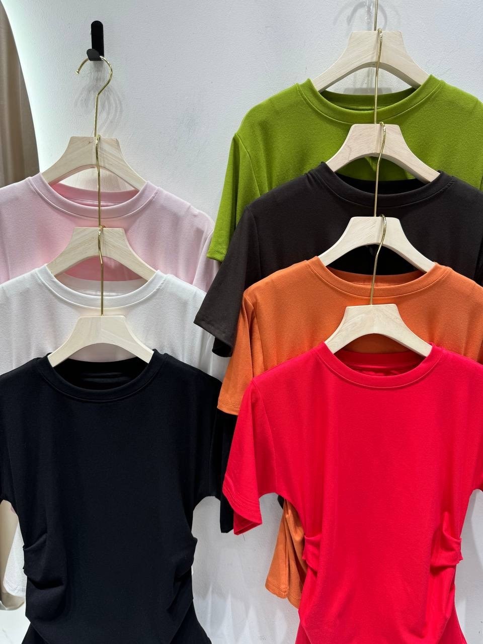 футболка женская,красная футболка женская,мода стиль,футболка базовая женская,базовая футболка