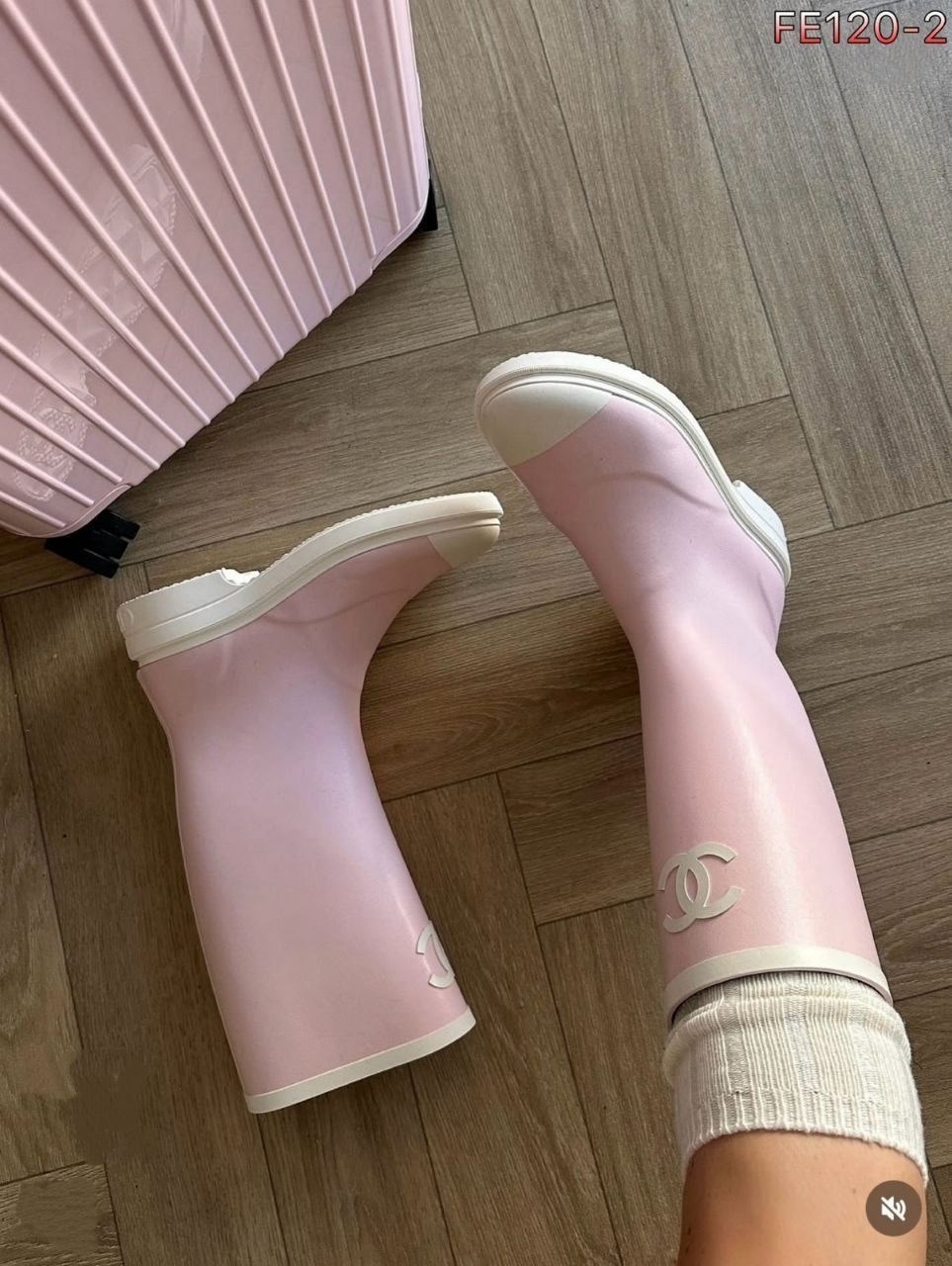 резиновые сапоги chanel,женские резиновые сапоги chanel,резиновые сапоги шанель,сапоги chanel,сапоги резиновые женские шанель