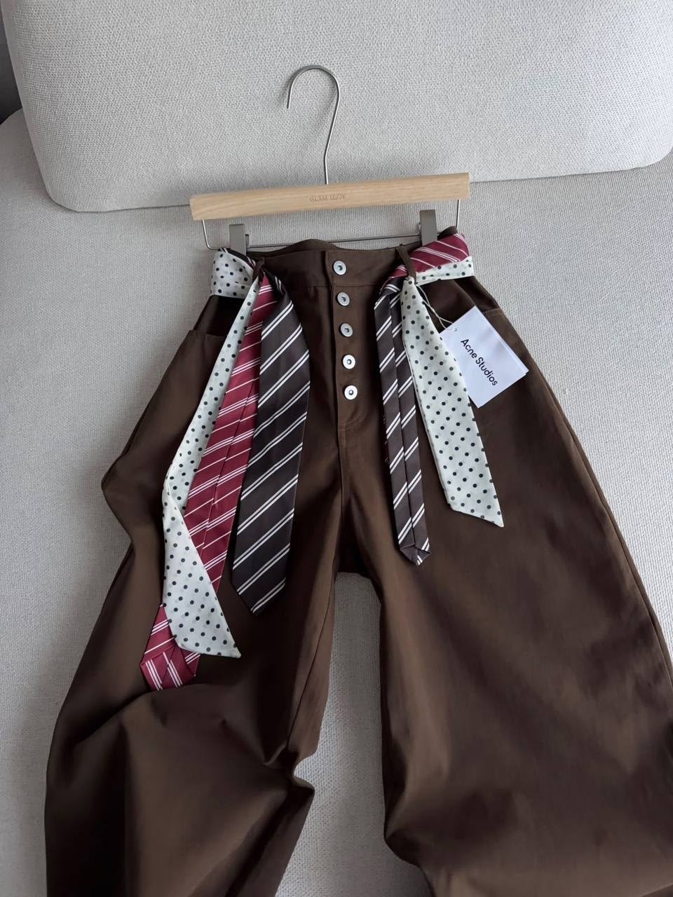 прямые брюки,коричневые брюки,коричневый костюм,широкие брюки