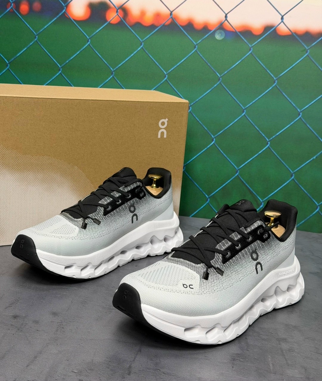 кроссовки on cloudtilt черного цвета слоновой кости running,бело-черные кроссовки on cloudtilt running,кроссовки on cloudtilt черного цвета слоновой кости on running,on cloudtilt кроссовки,бело-черные