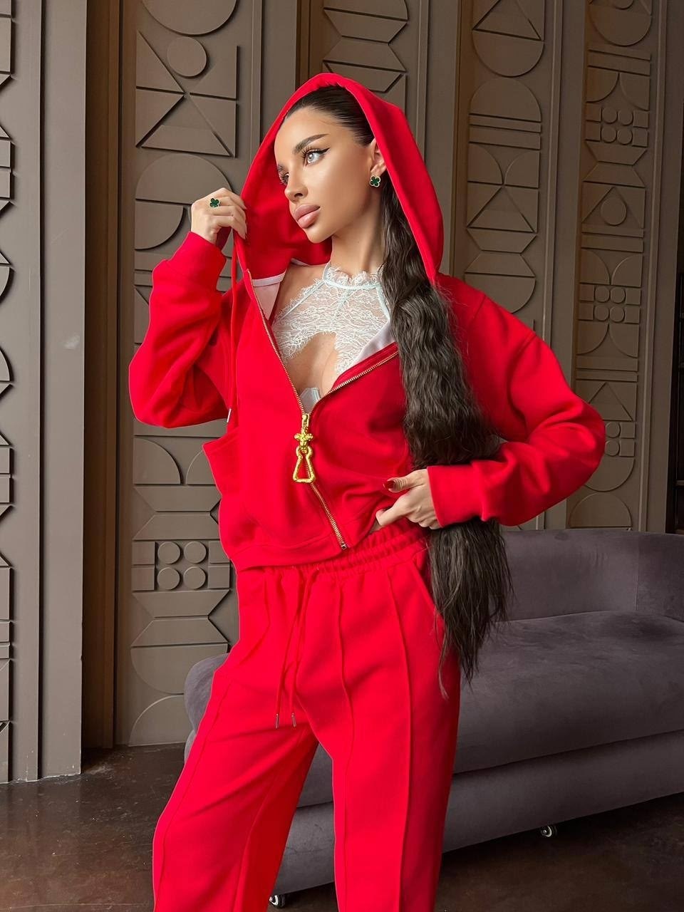 женский красный костюм miu miu,стильный костюм,женский костюм,костюм спортивный женский,костюм