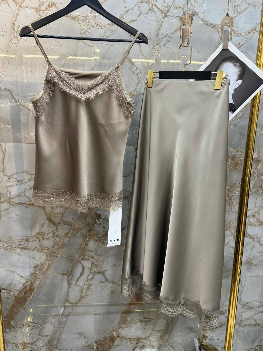 брюки с кружевом,атласный топик,топ шелковый с кружевом,,топ кружево