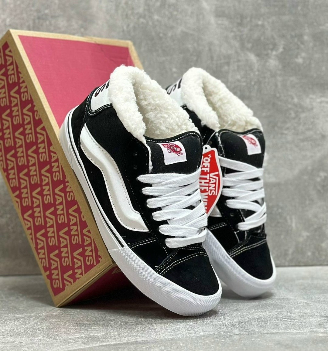 vans зимние кеды vans с мехом утепленные,кроссовки зимние с мехом вансы дутые vans,зимние кеды vans sk8-hi black white,кеды ванс высокие зимние sk8 hi утепленные с мехом,кеды vans зимние