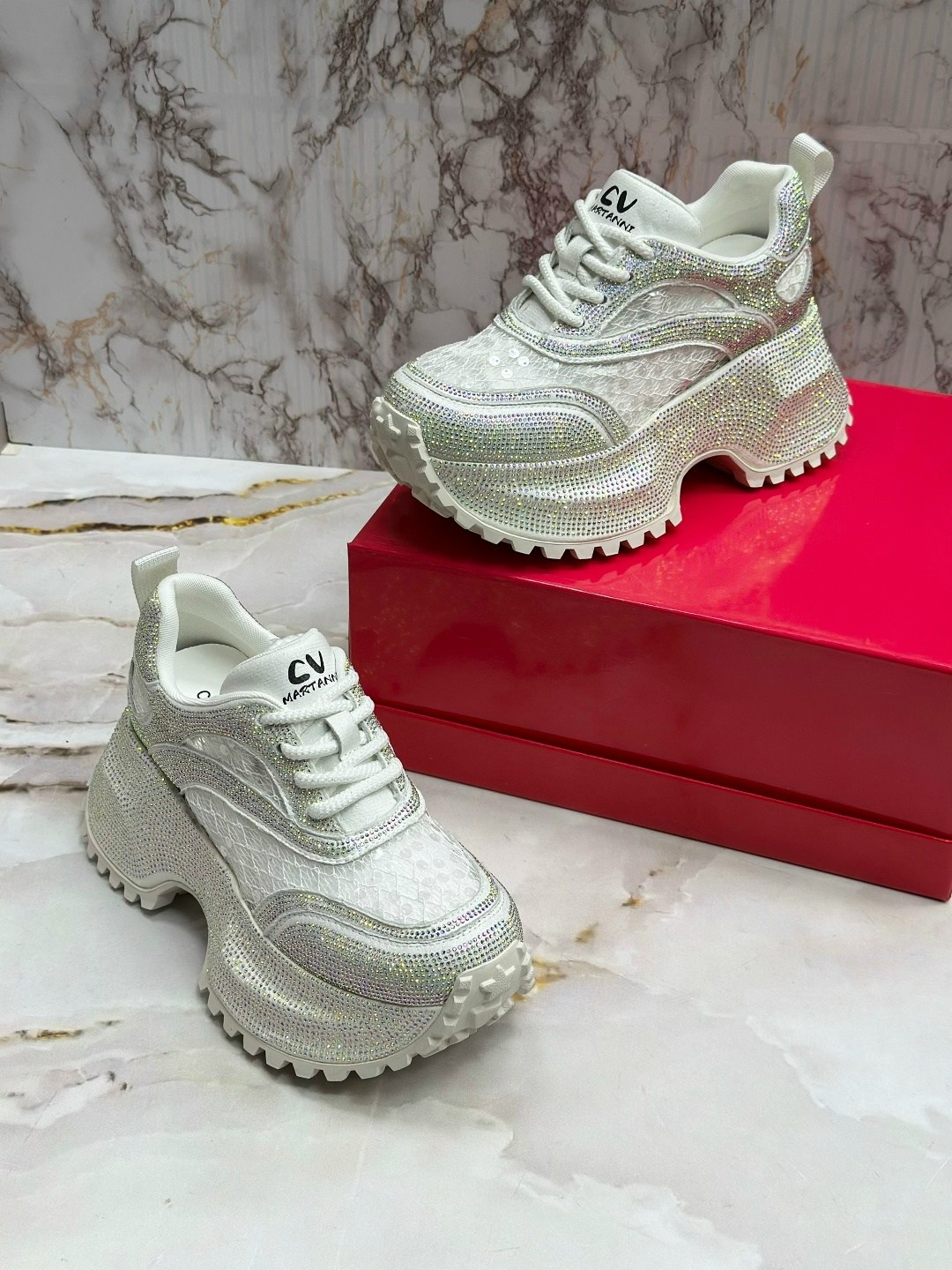 ,женские кроссовки,кроссовки в стразах,блестящие кроссовки,кроссовки модные