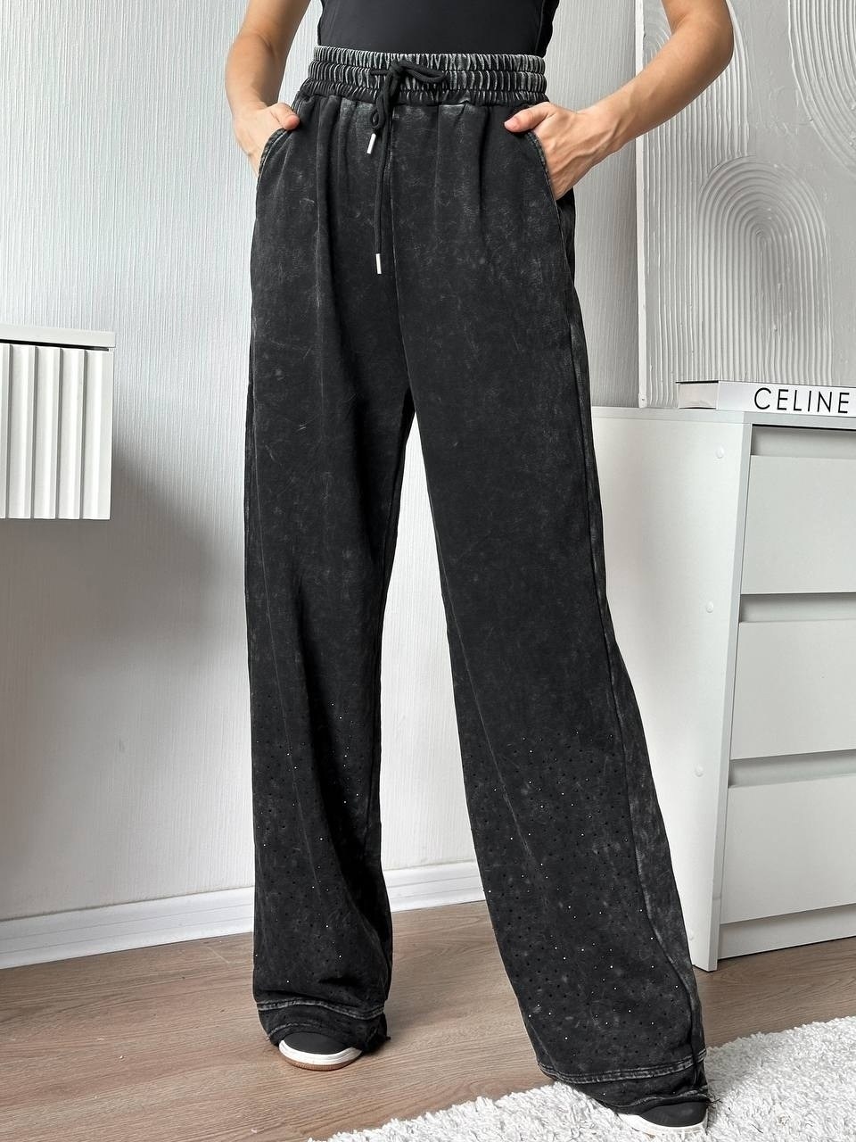 брюки женские с,брюки со стразами,бархатные брюки kara paige черный,брюки широкие,брюки кэрита черный