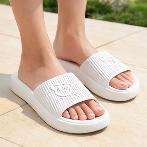 шлепанцы женские,тапочки модные,,шлепки женские,модные шлепанцы