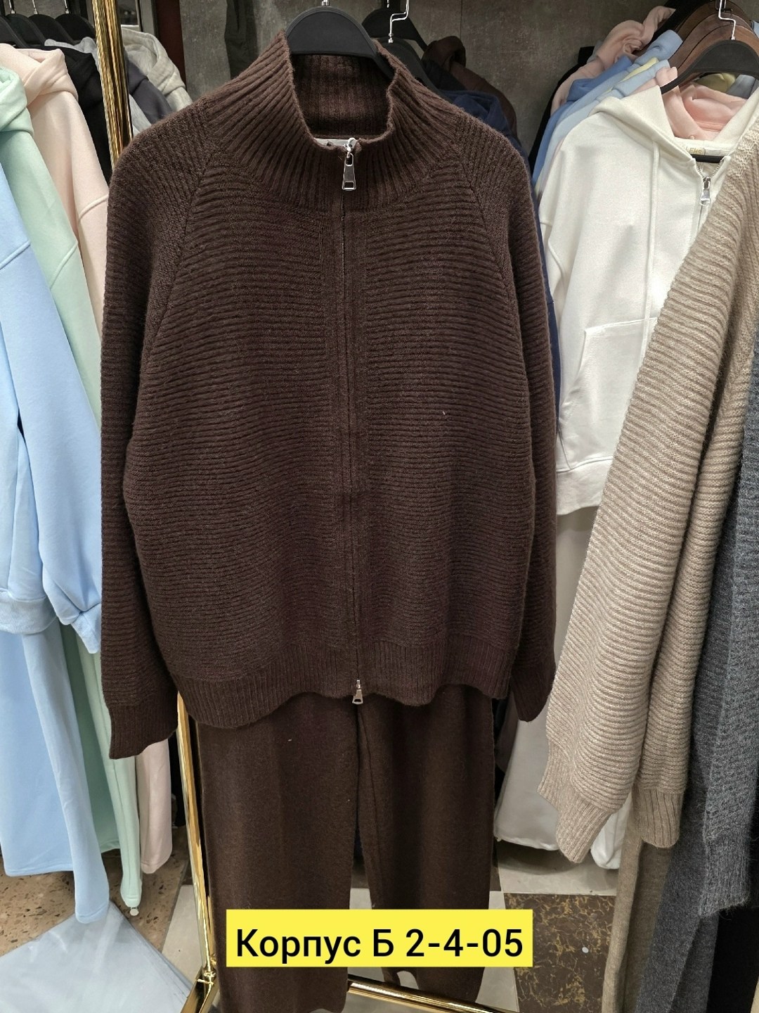 спортивный костюм loro piana,кашемировый костюм лоро пиано,кашемировый костюм,костюм loro piana,кашемировый костюм женский