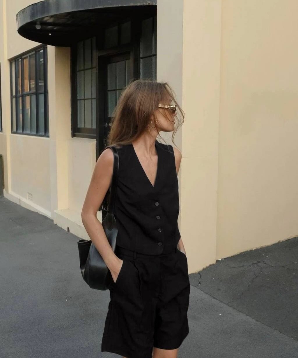 костюм с жилеткой и шортами,костюм с шортами,женский костюм с шортами,жилетка женская,костюм шорты и жилет