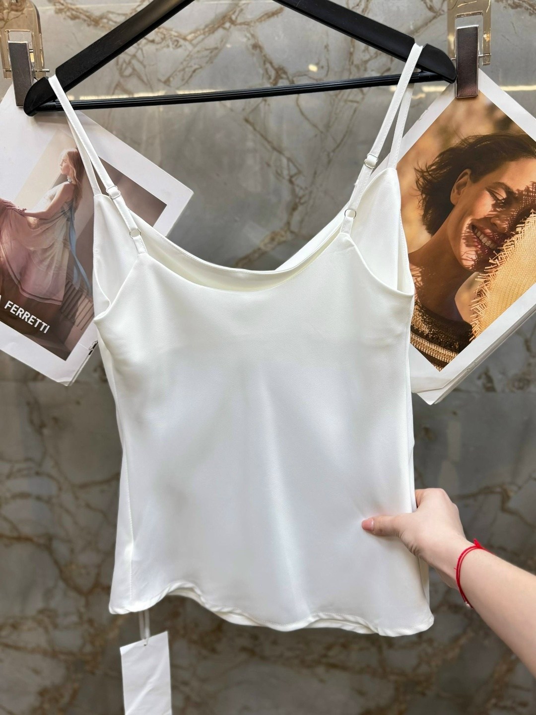 майка на бретельках,майка женская,женские топы,женский топ на бретелях,шелковый топ