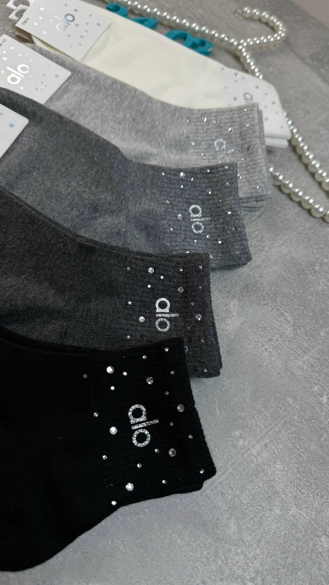 носки женские,носки короткие со стразами,носки со стразами,носки комплект,носки женские новогодние махровые "снежинка из страз" серые