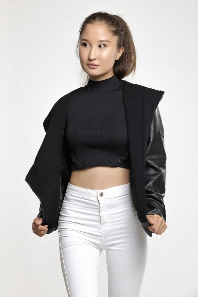 женская кожаная куртка из эко-кожи с капюшоном,женская куртка кожаная,женская кожаная куртка из эко-кожи с капюшоном мосмеха,черная женская куртка из натуральной кожи с капюшоном,кожаная куртка