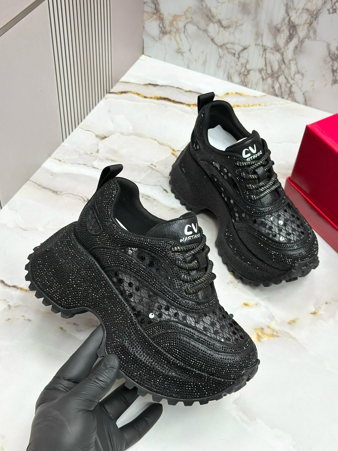 ,женские кроссовки,кроссовки в стразах,блестящие кроссовки,кроссовки модные