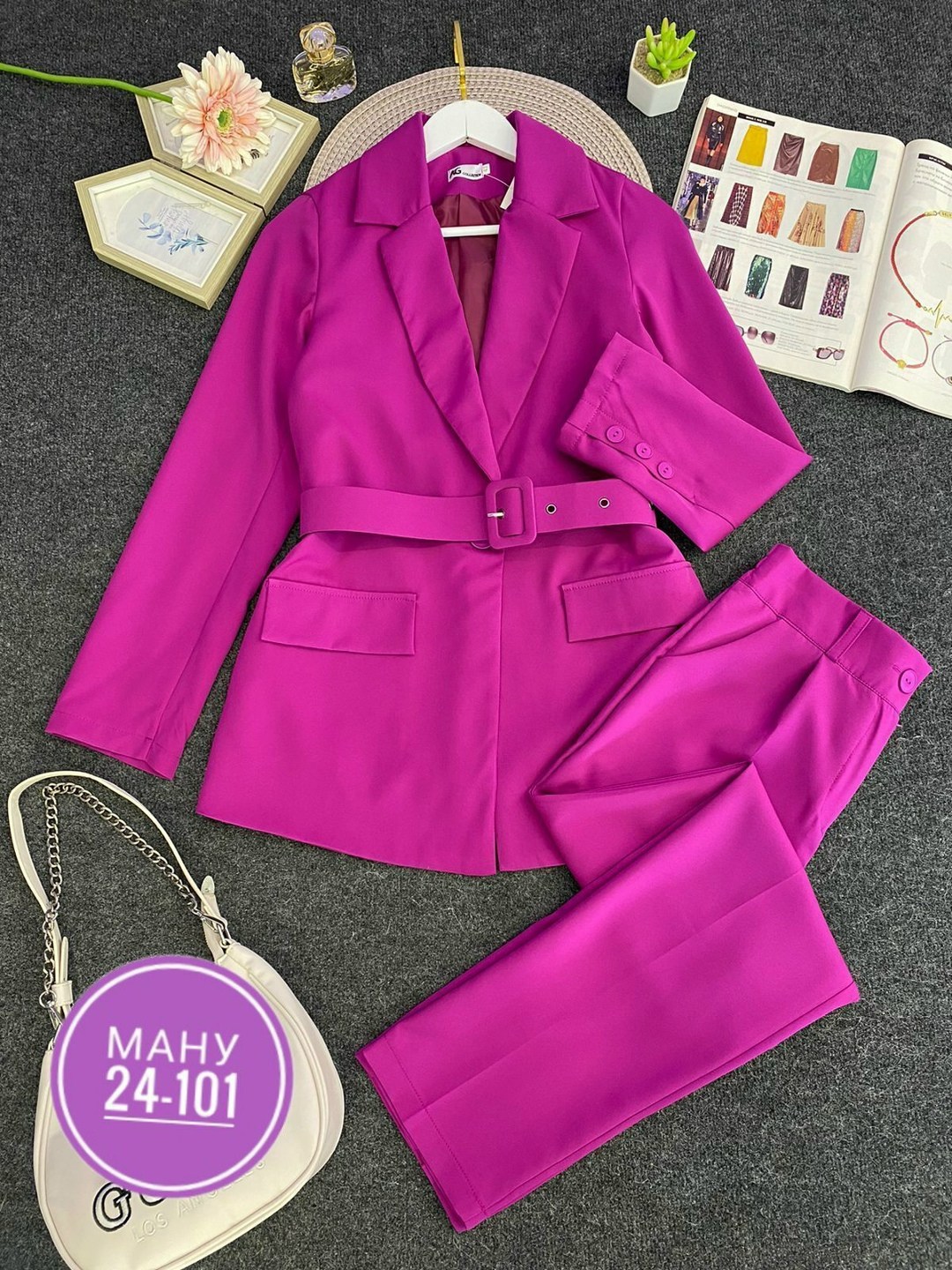 костюм женский,бизарро костюм брючный фуксия,костюм женский фабрични пиджак классический с брюками,лиловый брючный костюм женский,брючный костюм