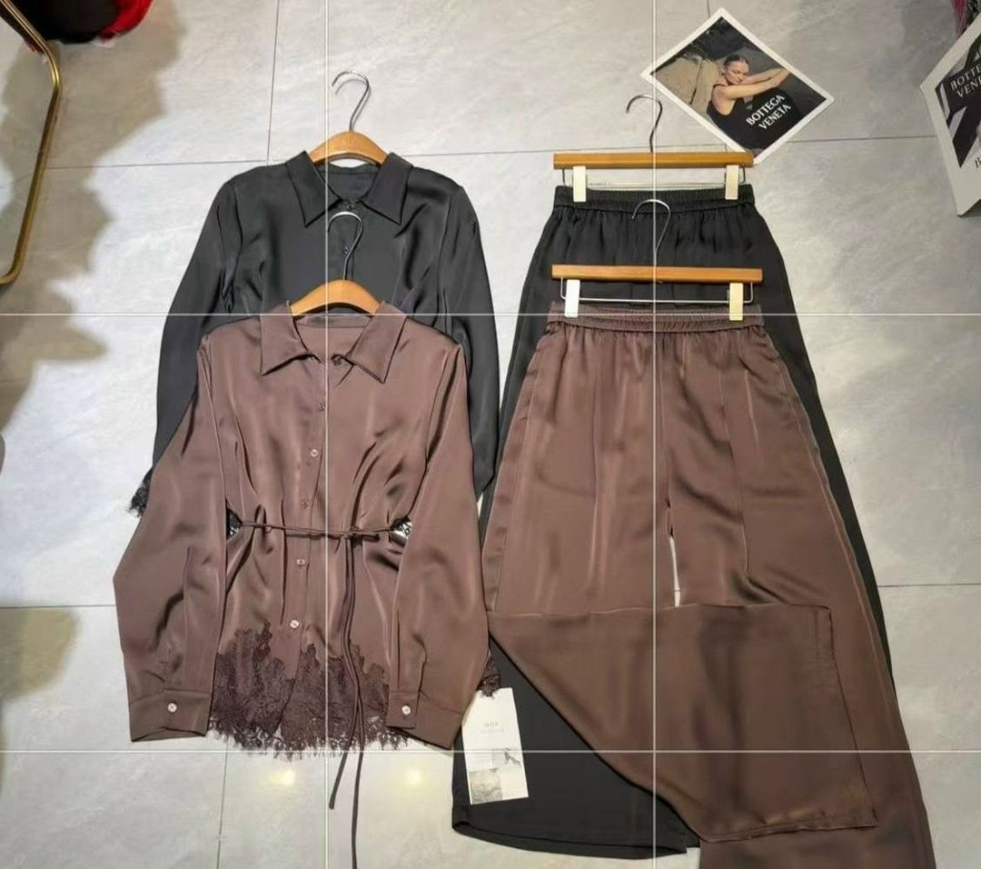 ivory silky pajama suit with feathers okiya studio,костюм в пижамном стиле,костюм в пижамном стиле из натурального шелка,женский костюм,шелковый костюм