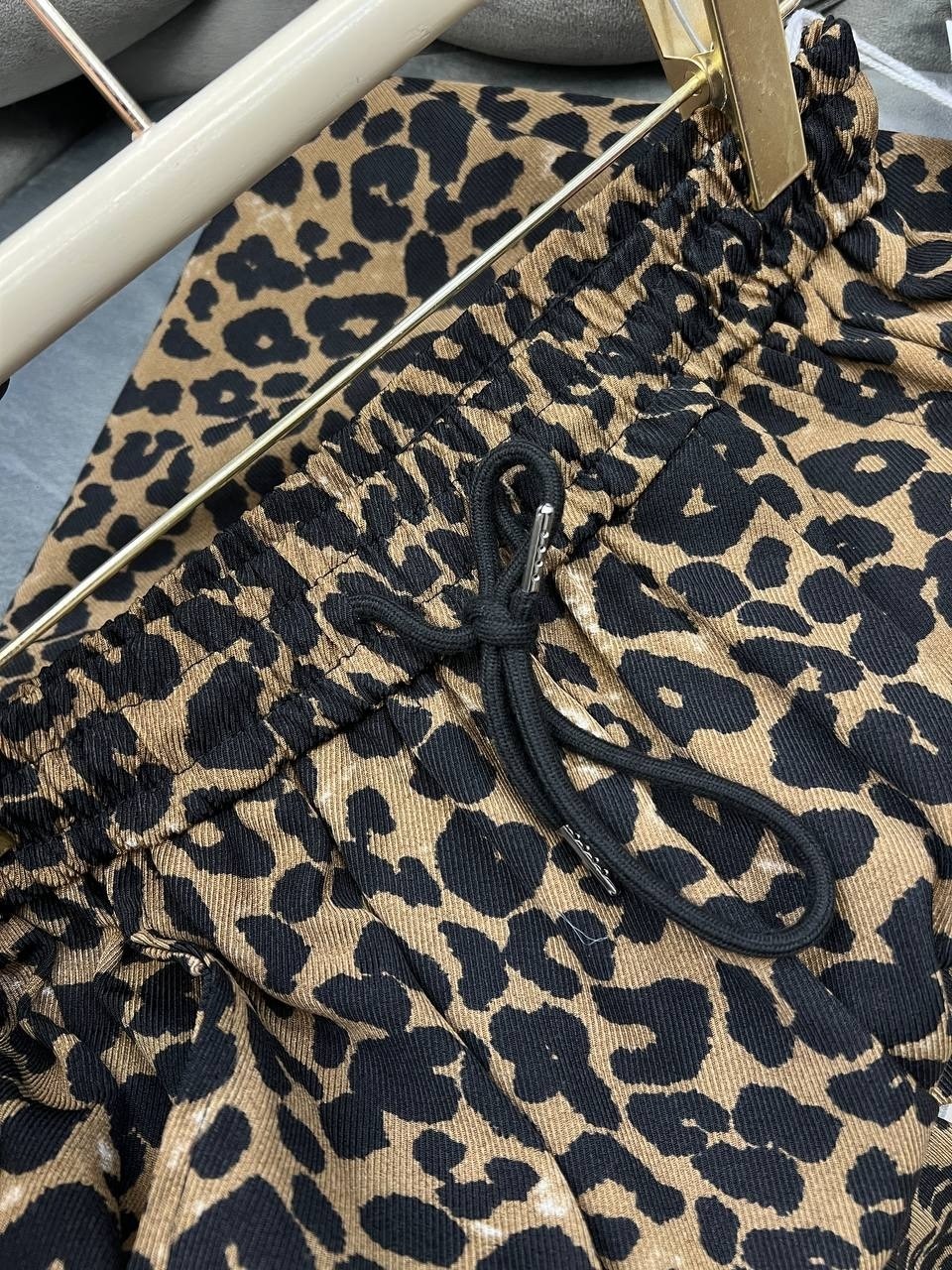 леопардовые брюки,брюки прямого покроя с леопардовым принтом,укороченные брюки с широкими штанинами и леопардовым принтом для женщин,брюки с леопардовым принтом,леопардовые штаны