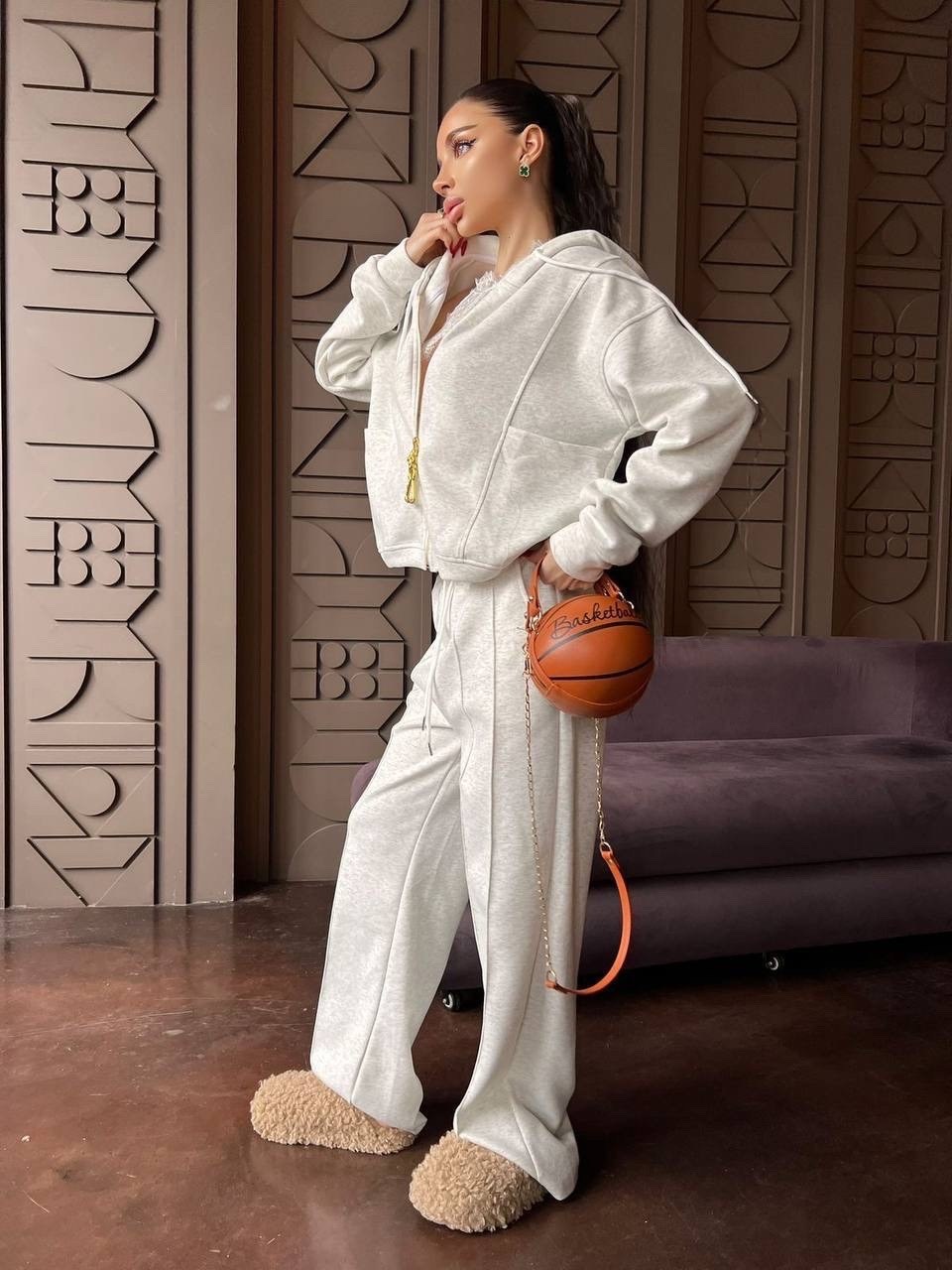 женский красный костюм miu miu,женский костюм,стильный костюм,костюм спортивный женский,женский стильный костюм