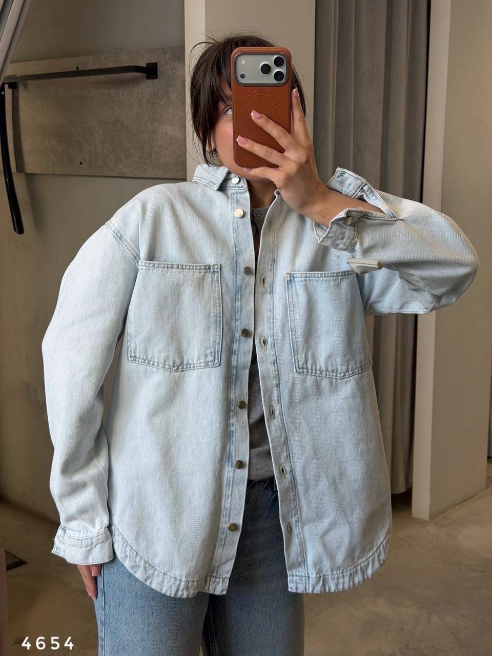 джинсовая рубашка oversize с карманами gloria jeans,джинсовая рубашка oversize gloria jeans цвет голубой,рубашка джинсовая оверсайз,джинсовая женская рубашка,джинсовая рубашка oversize с карманами