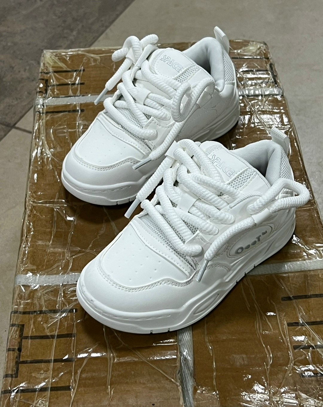 кроссовки,кроссовки женские,,детские кроссовки,кроссовки белые