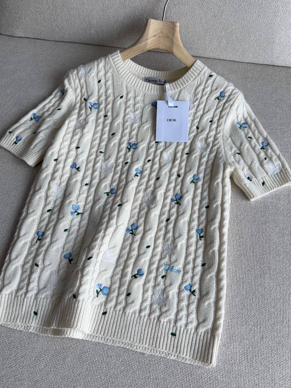 свитер с вышивкой,вязаные свитера,вязаная кофта,свитер,вязаные свитера женские