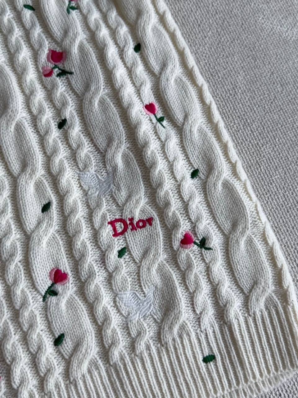 свитер с вышивкой,вязаные свитера,вязаная кофта,свитер,вязаные свитера женские