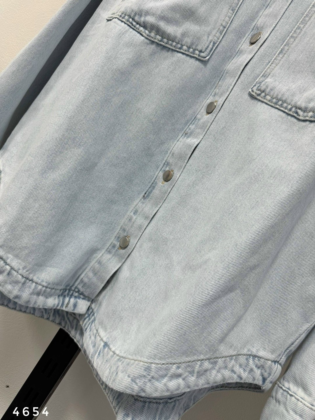 джинсовая рубашка oversize с карманами gloria jeans,джинсовая рубашка oversize gloria jeans цвет голубой,рубашка джинсовая оверсайз,джинсовая женская рубашка,джинсовая рубашка oversize с карманами