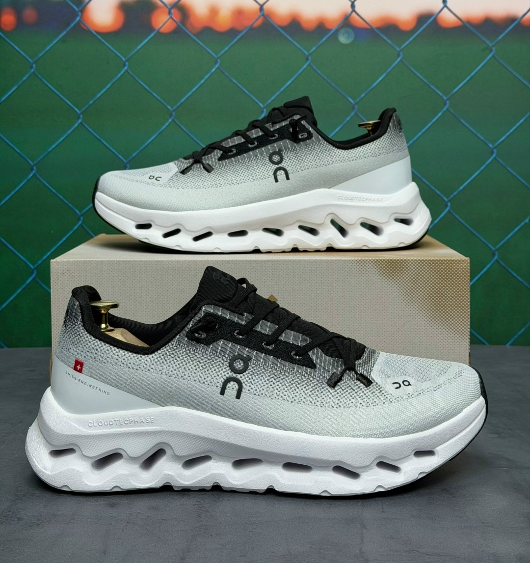 кроссовки on cloudtilt черного цвета слоновой кости running,бело-черные кроссовки on cloudtilt running,кроссовки on cloudtilt черного цвета слоновой кости on running,on cloudtilt кроссовки,бело-черные