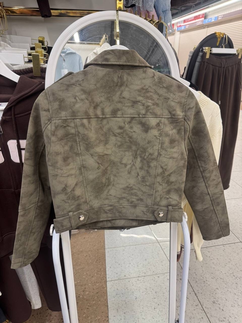 женская замшевая куртка косуха коричневая,замшевая куртка косуха,куртка косуха,косуха женская кожаная куртка,замшевая куртка