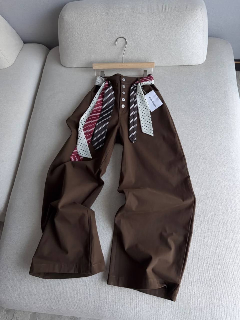 прямые брюки,коричневые брюки,коричневый костюм,широкие брюки