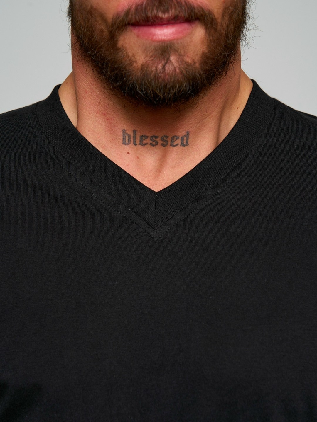 женская базовая футболка,модели футболок,футболки женская,футболка,горловина футболки