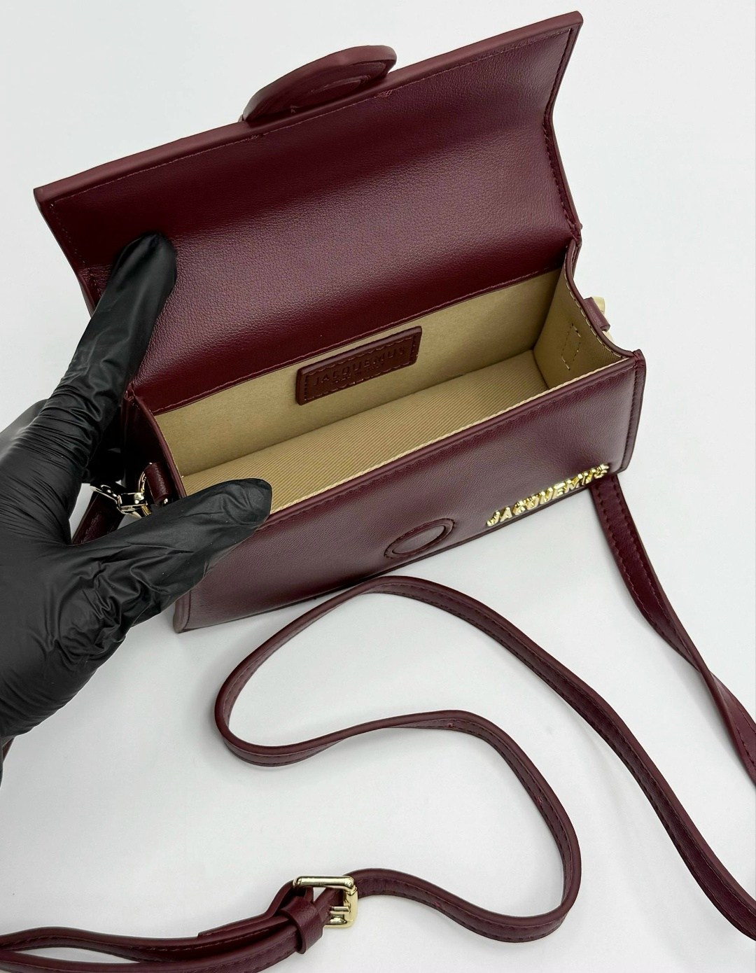 сумка jacquemus,сумка jacquemus le bambino,сумка jacquemus le chiquito,женская сумка jacquemus la bambino из натуральной кожи,сумка через плечо jacquemus