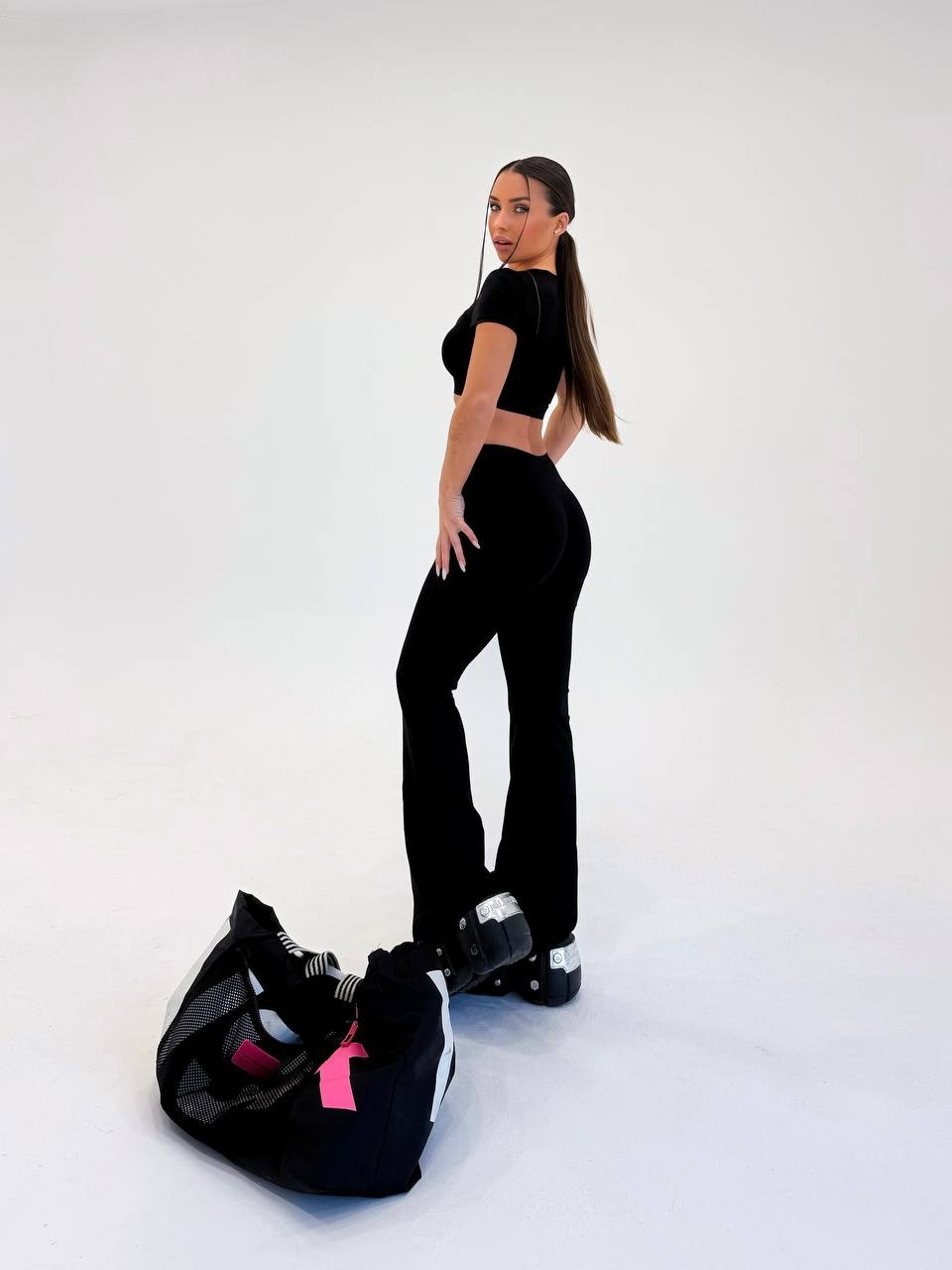 певица алсу,кроп топ женский в рубчик smab цвет черный,девушка,кроп топ женский в рубчик,женская топик